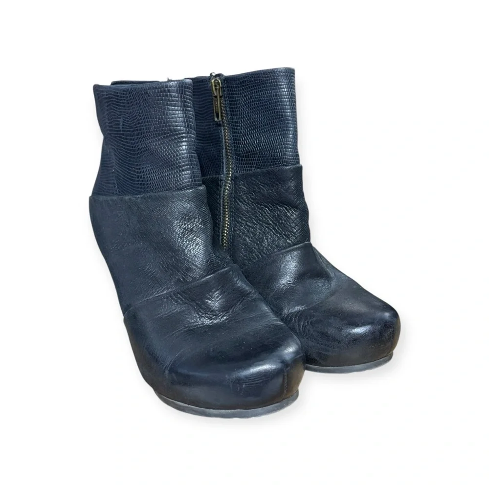OTBT Dharma Black Textured‎ Wedge Boots